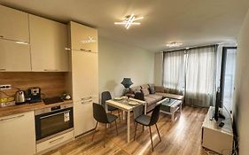 5 Min From The Airport